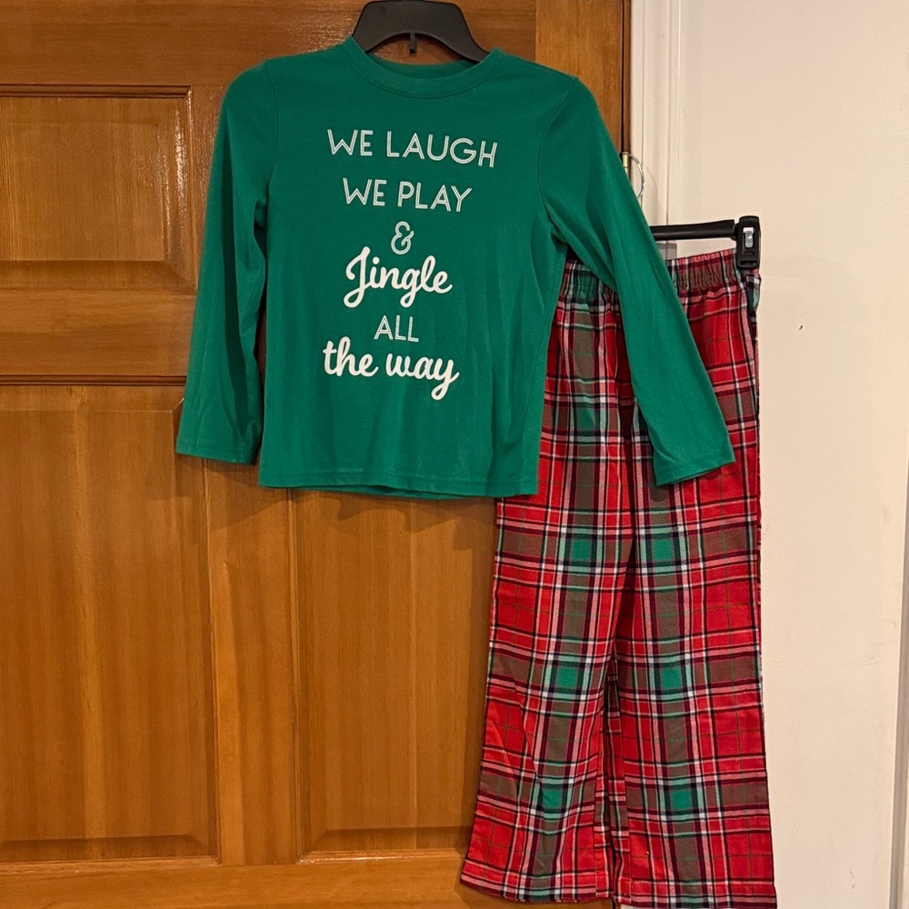 EUC! Jingle All the Way Boys Pajama Set - Green & Red Plaid, size 8!